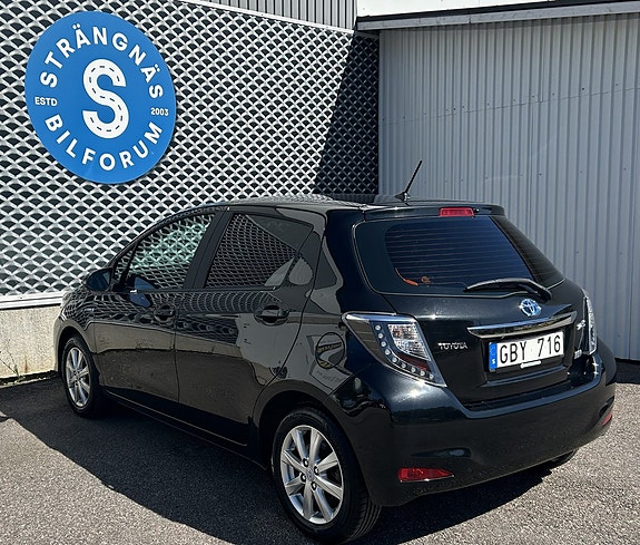 Toyota Yaris 6 of 17
