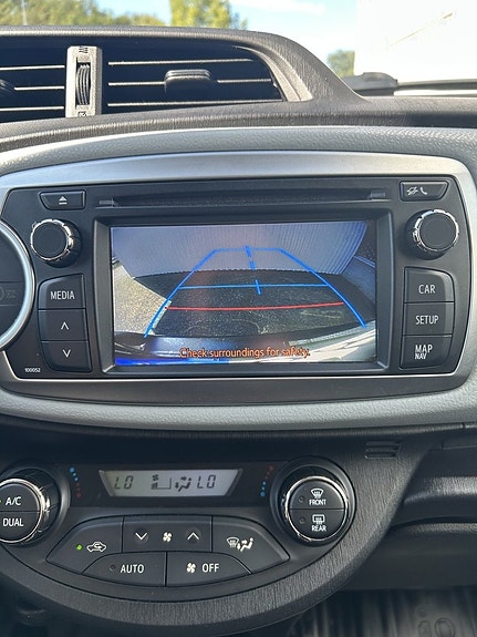 Toyota Yaris 14 of 17