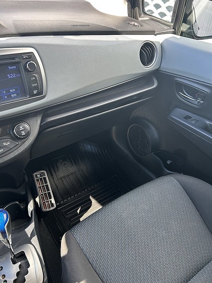 Toyota Yaris 16 of 17