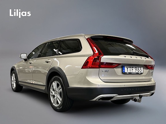 Volvo V90 Cross Country 4 of 11