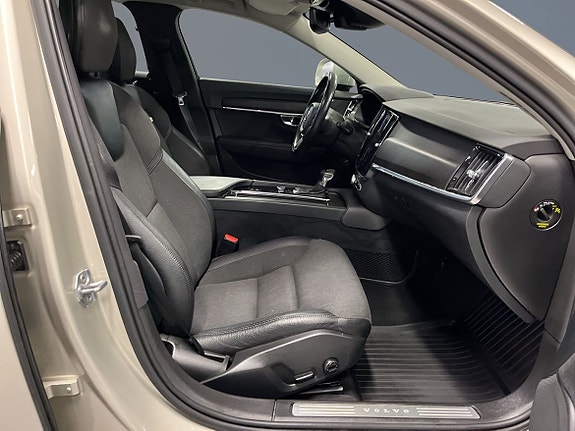 Volvo V90 Cross Country 7 of 11