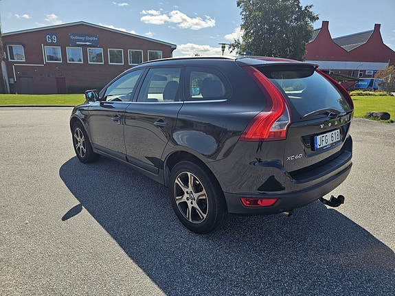 Volvo XC60 3 of 5