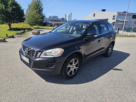 Volvo XC60 2 of 5