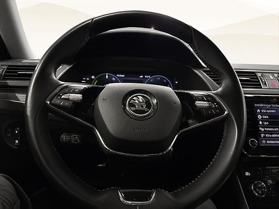 Skoda Superb 18 of 19