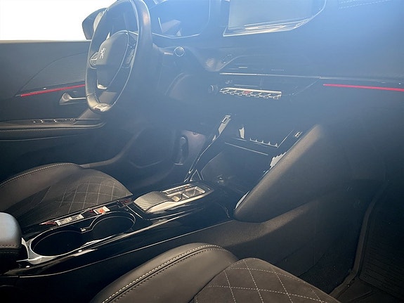 Peugeot e-208 10 of 15