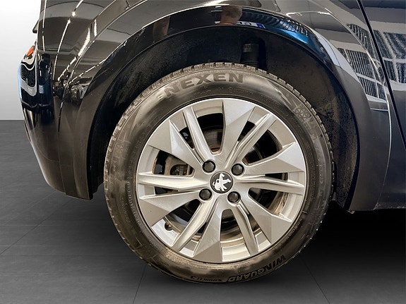 Peugeot e-208 14 of 15
