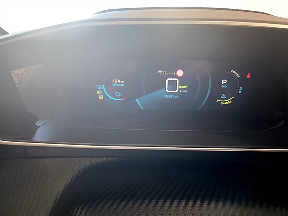 Peugeot e-208 9 of 15
