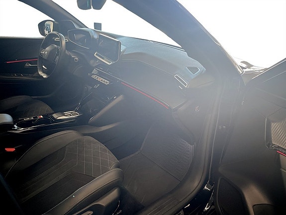 Peugeot e-208 11 of 15