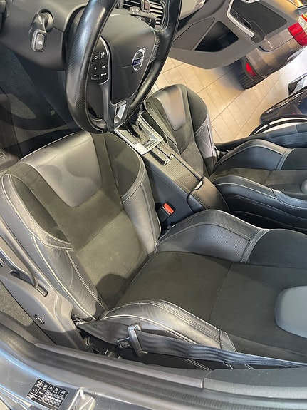 Volvo XC60 10 of 13