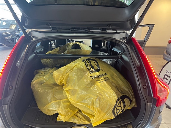 Volvo XC60 8 of 13