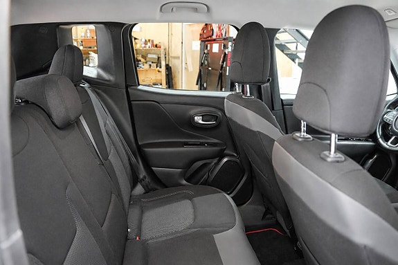 Jeep Renegade 20 of 21