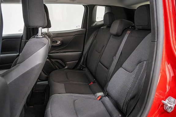 Jeep Renegade 19 of 21