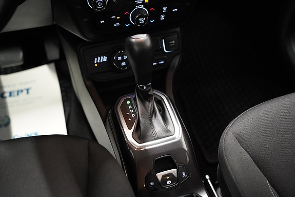 Jeep Renegade 13 of 21