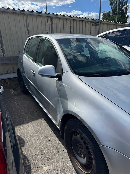 Volkswagen Golf V 2 of 5