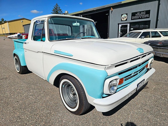 Ford F-100 3 of 5
