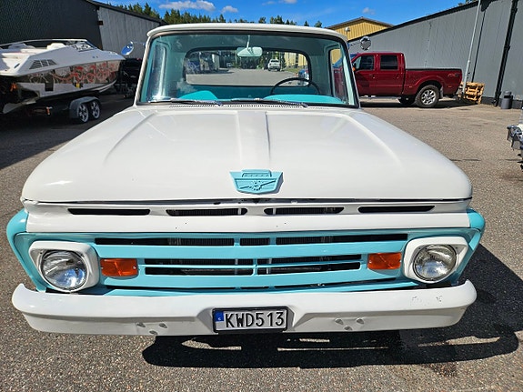 Ford F-100 2 of 5