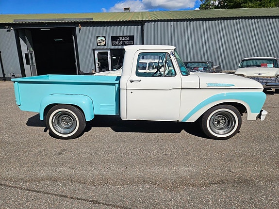 Ford F-100 4 of 5