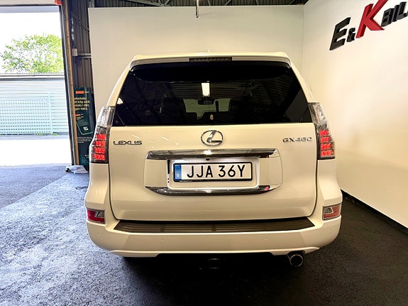 Lexus GX 3 of 5