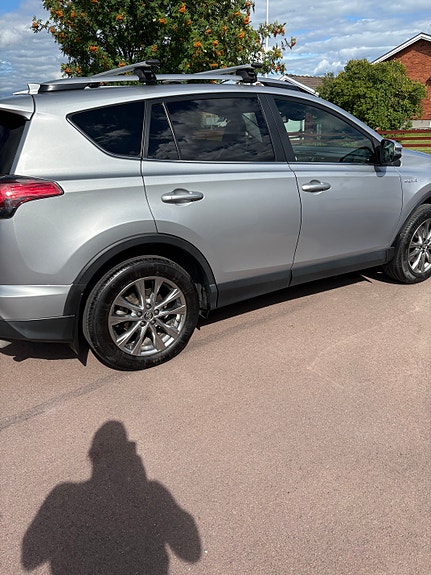 Toyota RAV4 5 of 7