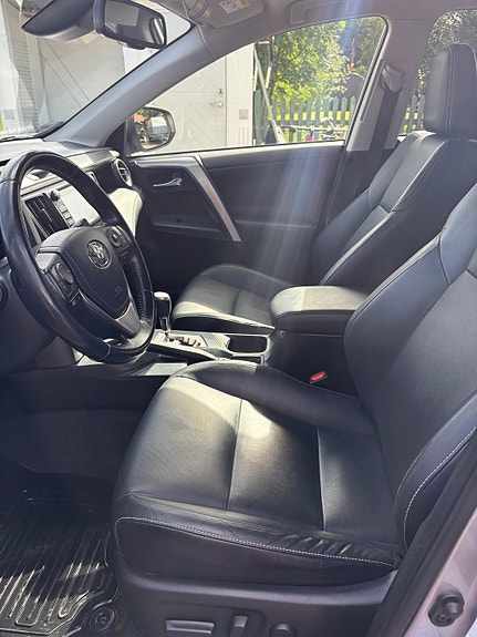 Toyota RAV4 4 of 7