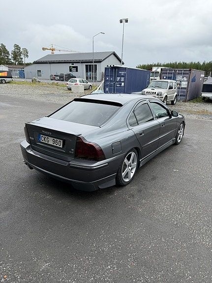 Volvo S60 4 of 5