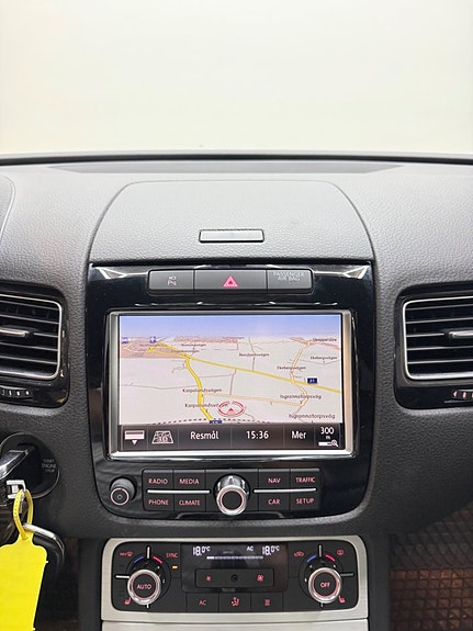 Volkswagen Touareg 12 of 17