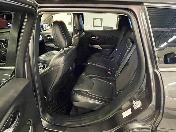 Jeep Cherokee 5 of 5