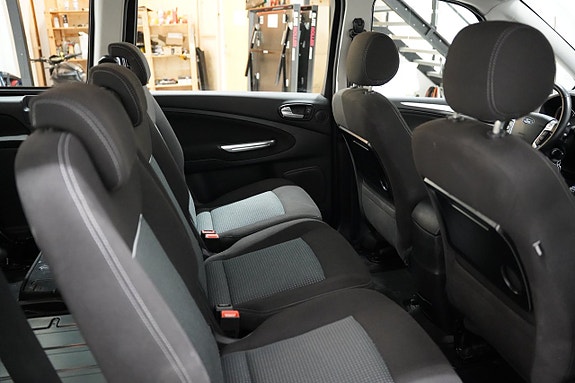 Ford Galaxy 17 of 19