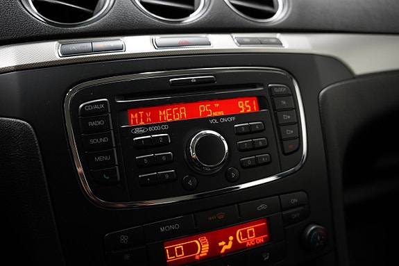 Ford Galaxy 15 of 19