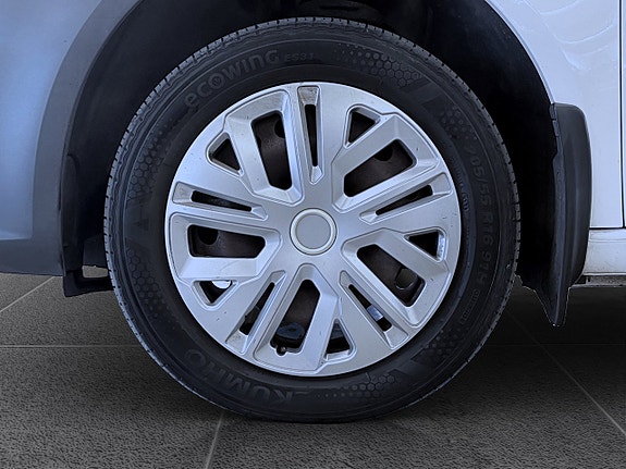 Volkswagen Caddy Maxi 16 of 16