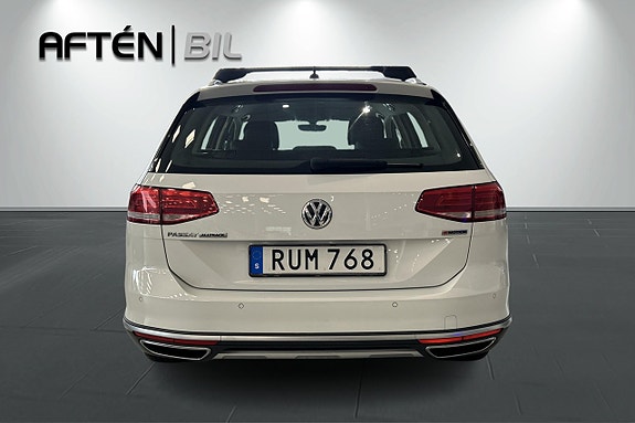 Volkswagen Passat Alltrack 9 of 30