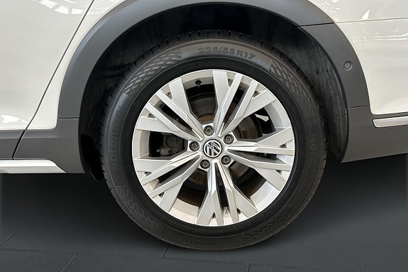 Volkswagen Passat Alltrack 21 of 30