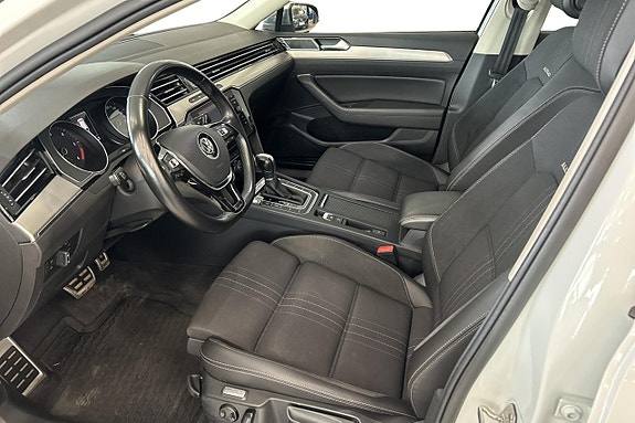 Volkswagen Passat Alltrack 13 of 30