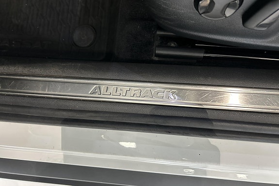 Volkswagen Passat Alltrack 23 of 30