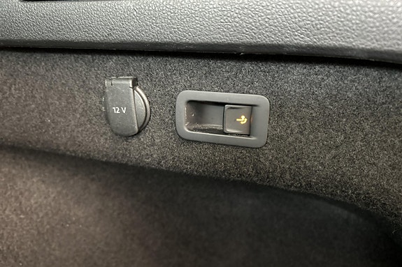 Volkswagen Passat Alltrack 19 of 30