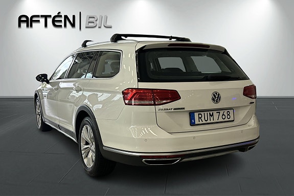Volkswagen Passat Alltrack 8 of 30