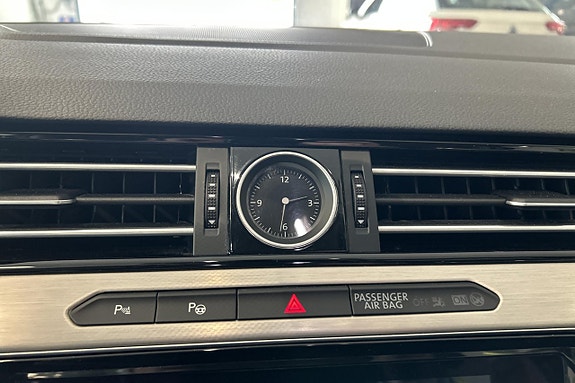Volkswagen Passat Alltrack 29 of 30