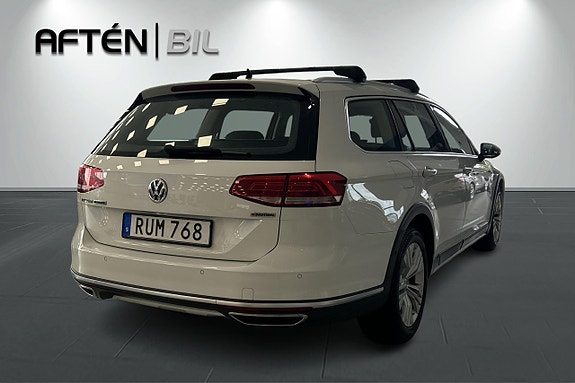 Volkswagen Passat Alltrack 10 of 30