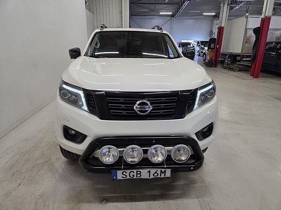 Nissan Navara 2 of 5