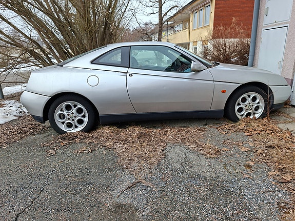 Alfa Romeo GTV 3 of 4