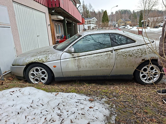 Alfa Romeo GTV 2 of 4
