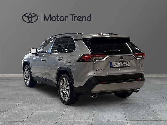 Toyota RAV4 2 of 5