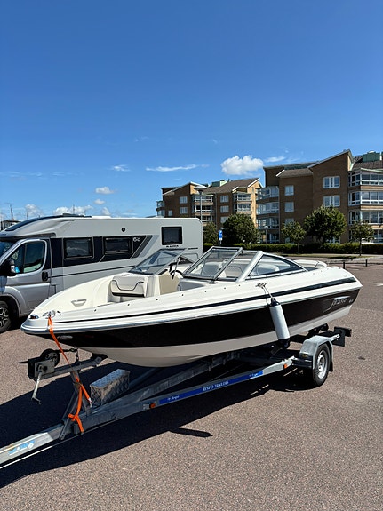Larson LX 850 220 hk med 80 släp 4 of 5