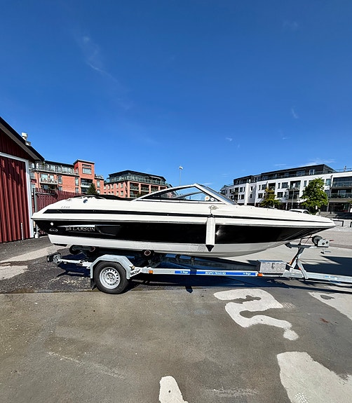 Larson LX 850 220 hk med 80 släp 2 of 5