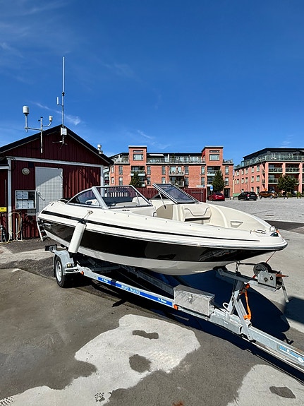 Larson LX 850 220 hk med 80 släp 3 of 5