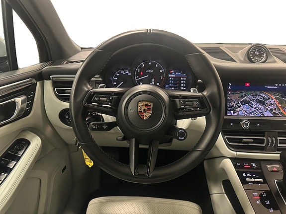 Porsche Macan GTS 13 of 17