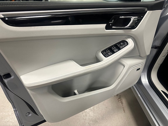 Porsche Macan GTS 9 of 17
