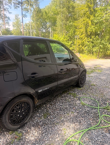 Mercedes-Benz A140 2 of 5