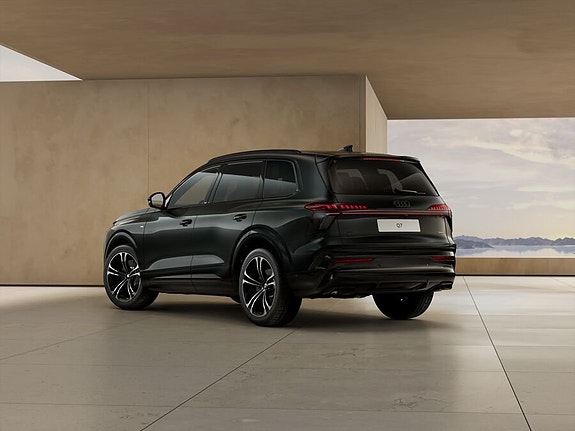 Audi Q7 3 of 5