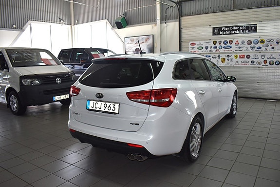 Kia Ceed 2 of 5